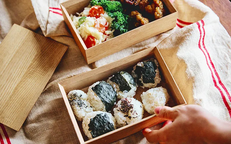 Akiko Nagao of minokamo on a Table Set Around “Lifting the Lid” [Omekashi Jubako Edition]